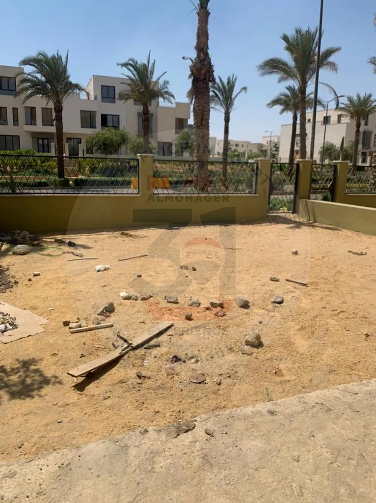 تاون هاوس للبيع في فيليت سوديك نصف تشطيب  موقع مميز