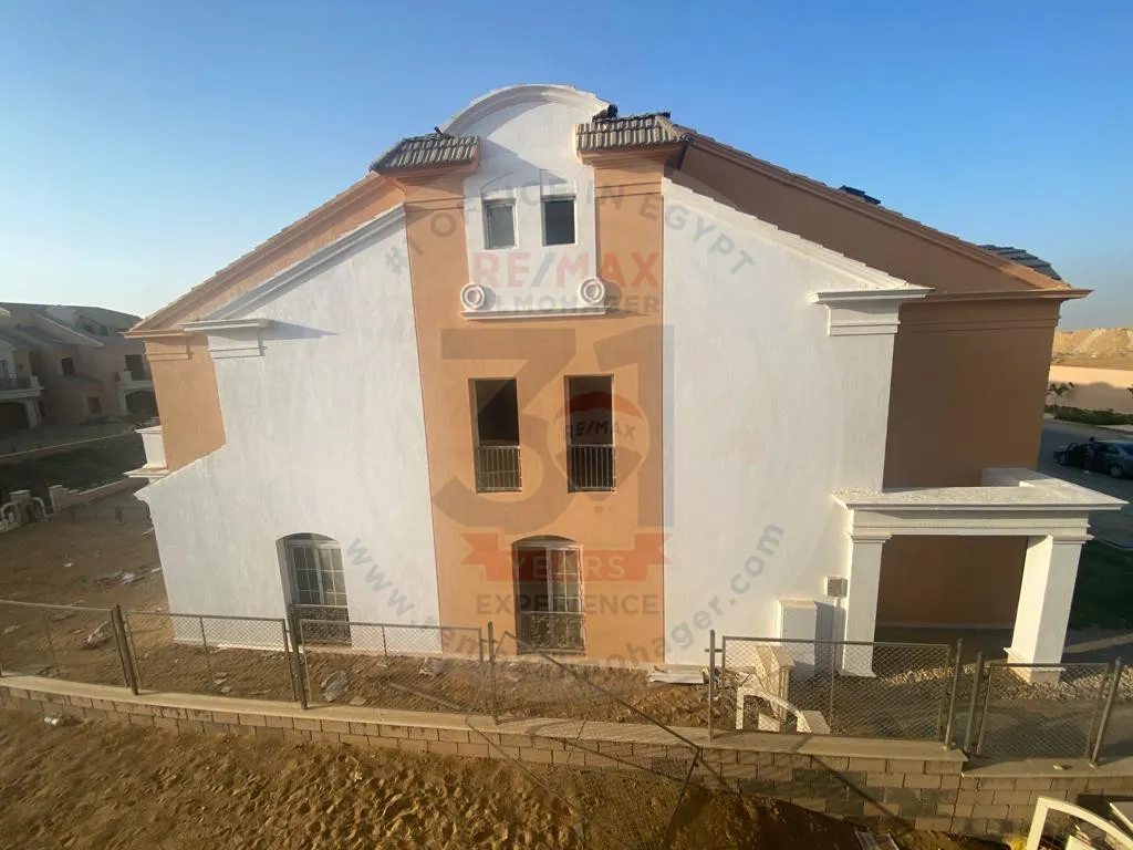 Twin house overlooking the garden