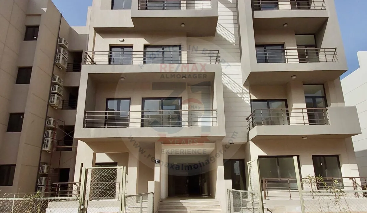 Apartment for sale in Fifth Square Super Lux Compound, great location