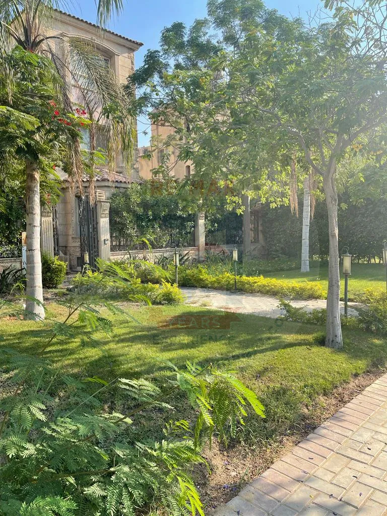 فيلا للايجار فى كمبوند قطامية ريزدنس