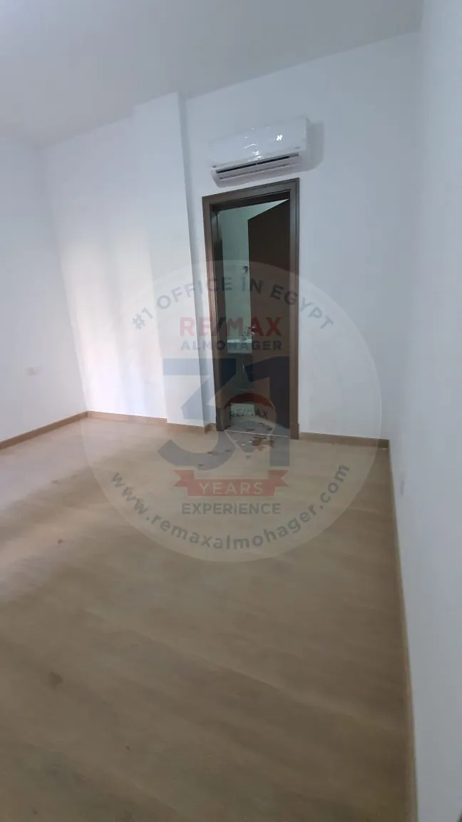 Apartment for rent in Fifth Square, fully finished, 96 square meters