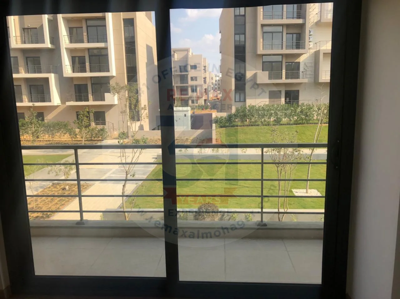 كمباوند فيفث سكوير شقة ٢٠٣ م للبيع أفضل موقع في الكمبوند