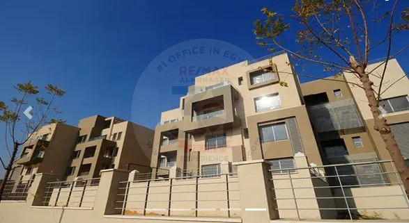 كمبوند فيلج جيت القاهرة الجديدة