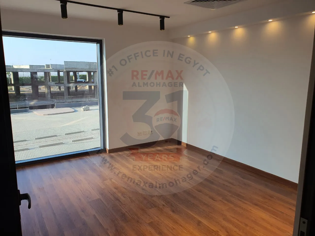 Own your Unique office in the portal area of ​​152 m