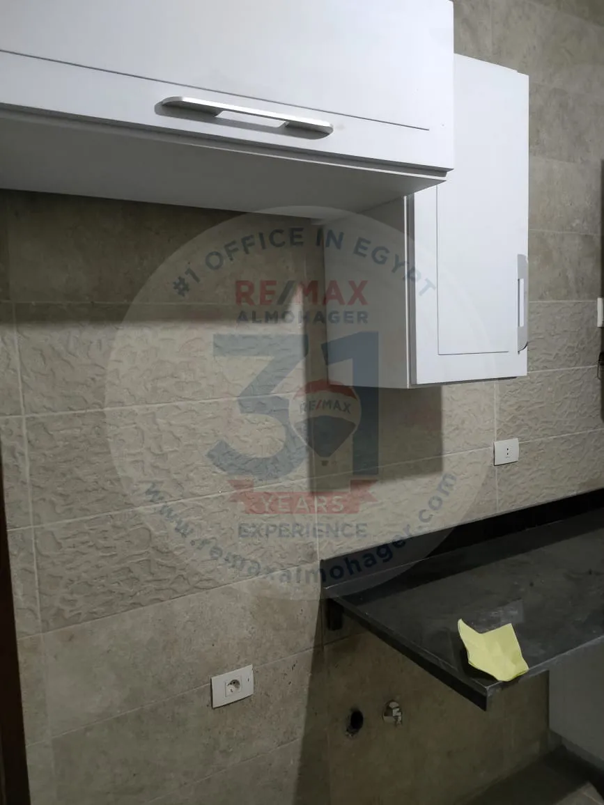 North faced apartment for rent in fifth square