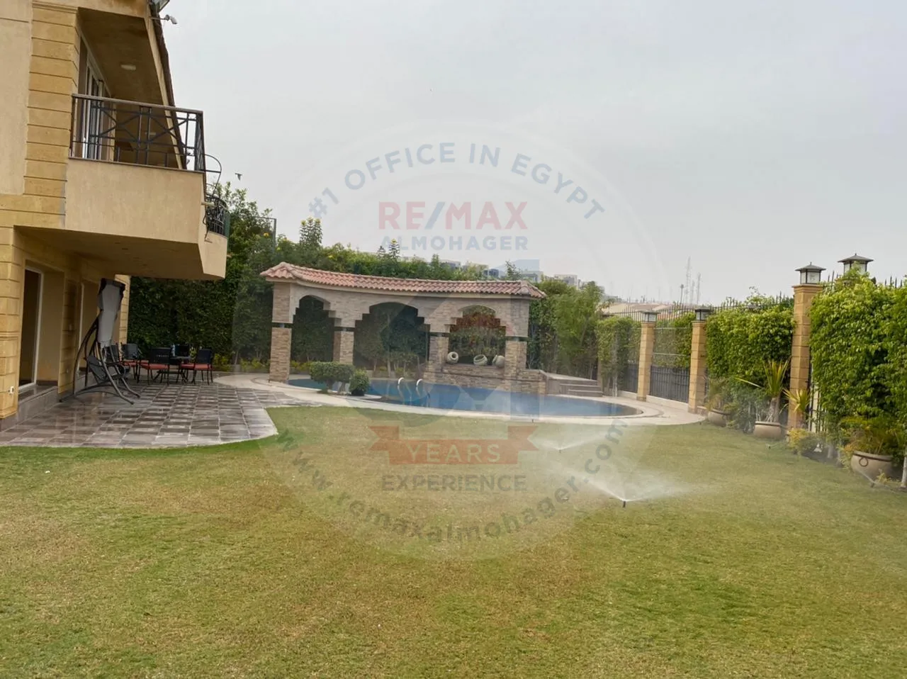 Villa for sale in Rabwa, Sheikh Zayed. Building area: 1095 m2 and land area: 620 m.