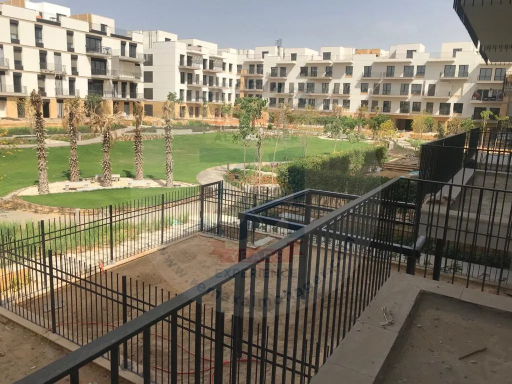 شقة للايجار في كمبوند كورت يارد - بيفرلي هيلز الشيخ زايد ، المساحة 223 متر مربع