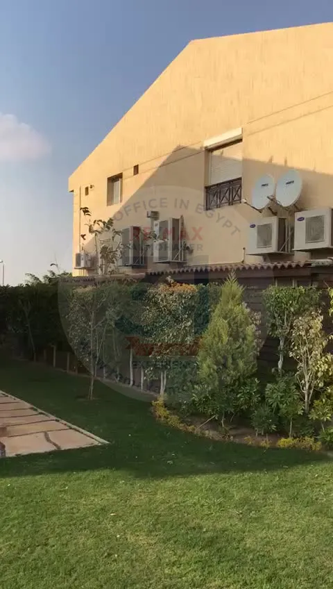 Villa for rent in Al Rabwa Compound in Sheikh Zayed - view on the golf