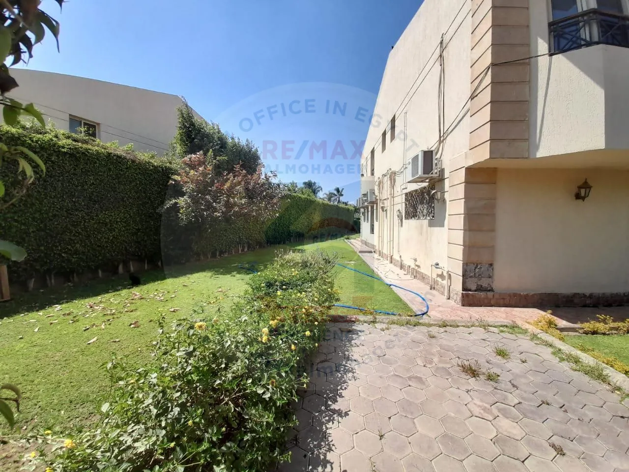 للبيع توين هاوس بالربوه الشيخ زايد بموقع متميز - مساحة الارض 542 متر