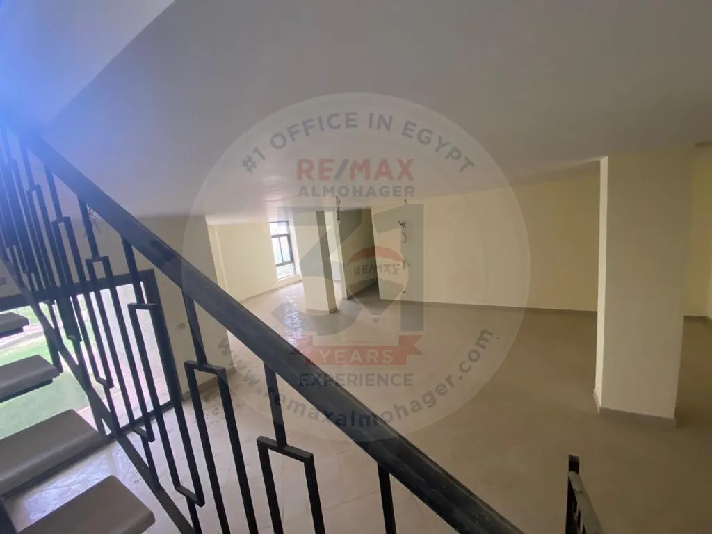 دوبلكس للايجار بحديقة