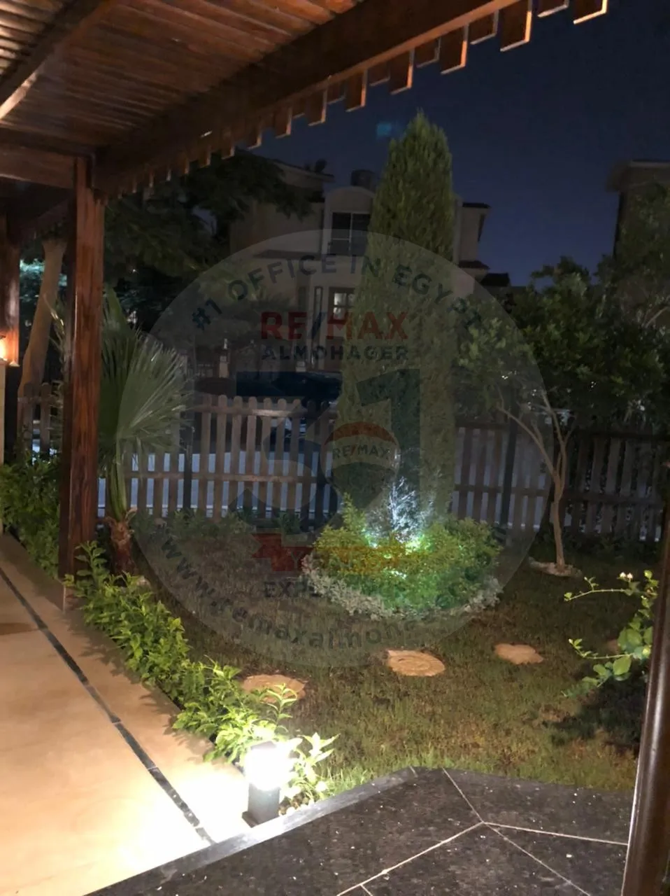 للايجار فيلا فى التجمع الخامس مفروشة