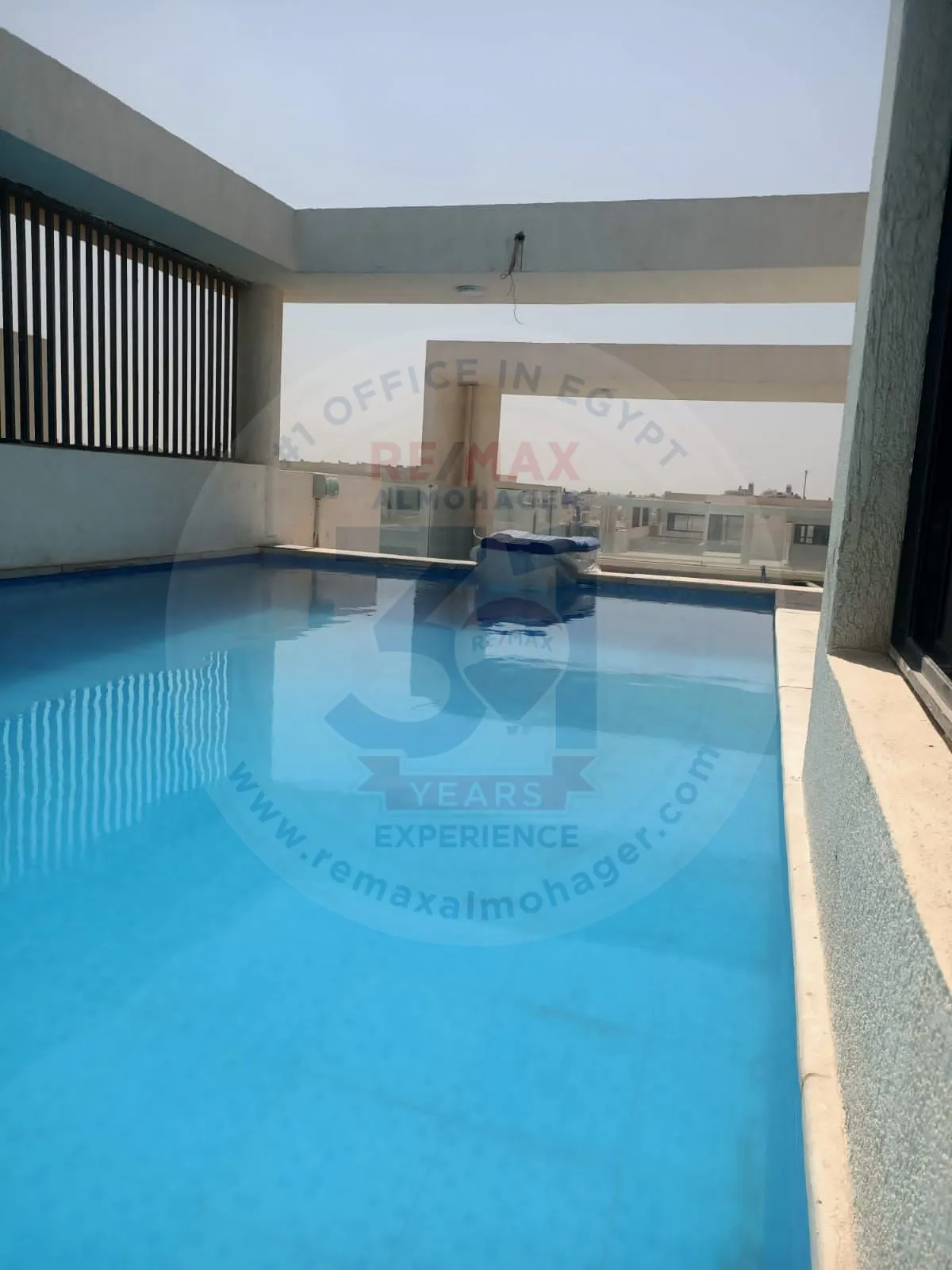 شقة مع حمام سباحة خاص للايجار