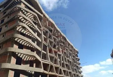 3 نوم أرضى بحديقة للبيع فى العاصمة