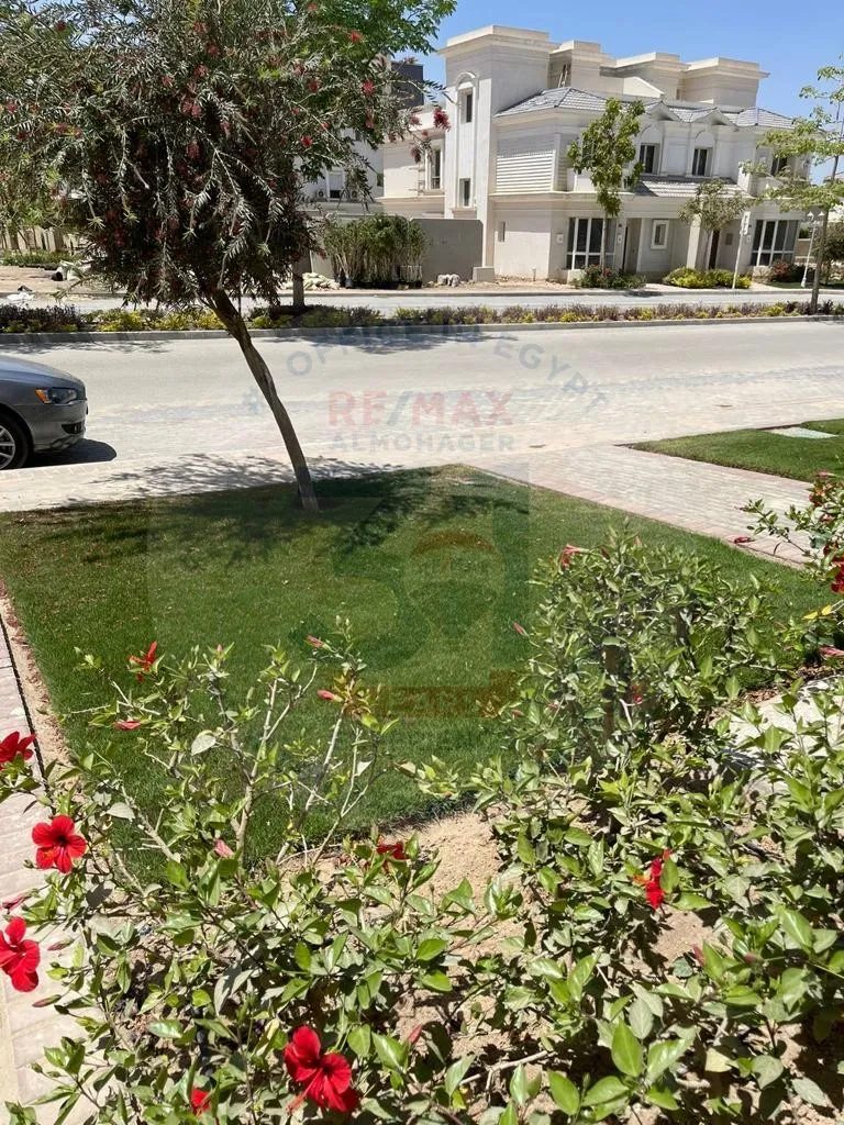 Villas in Compound M.V October park
