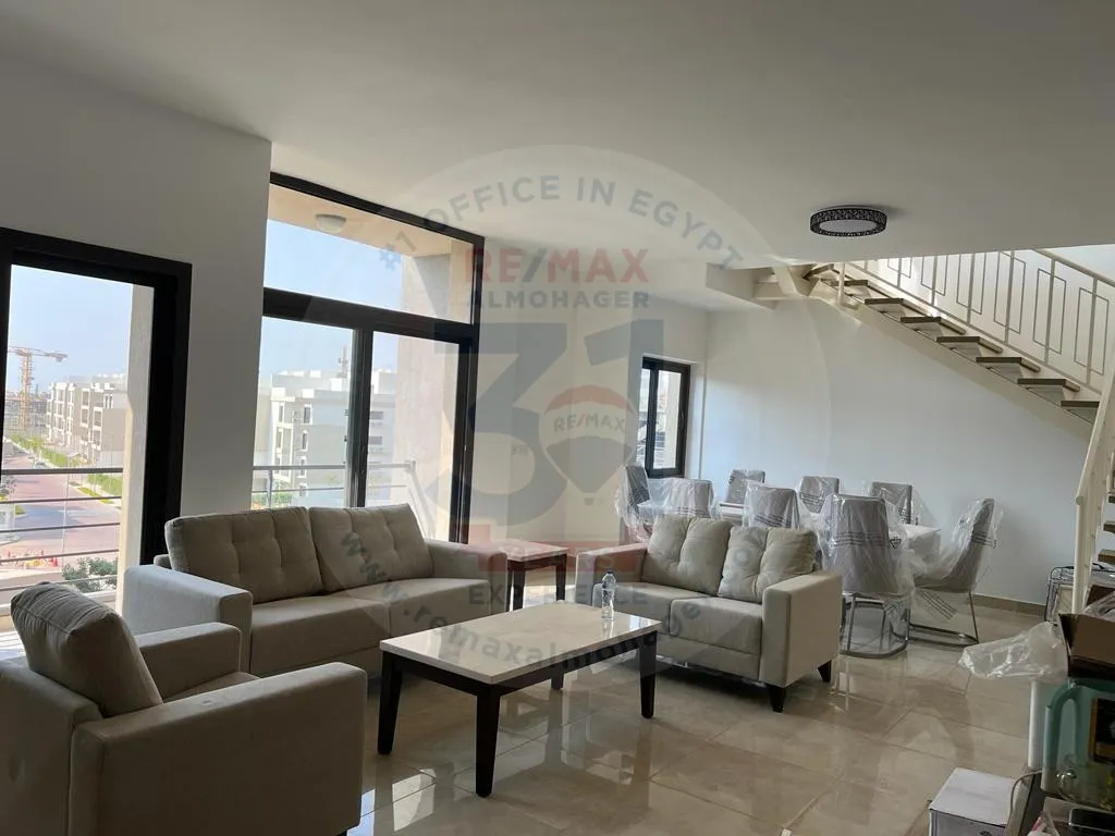 Penthouse for rent in Fifth Square, New Cairo 254m