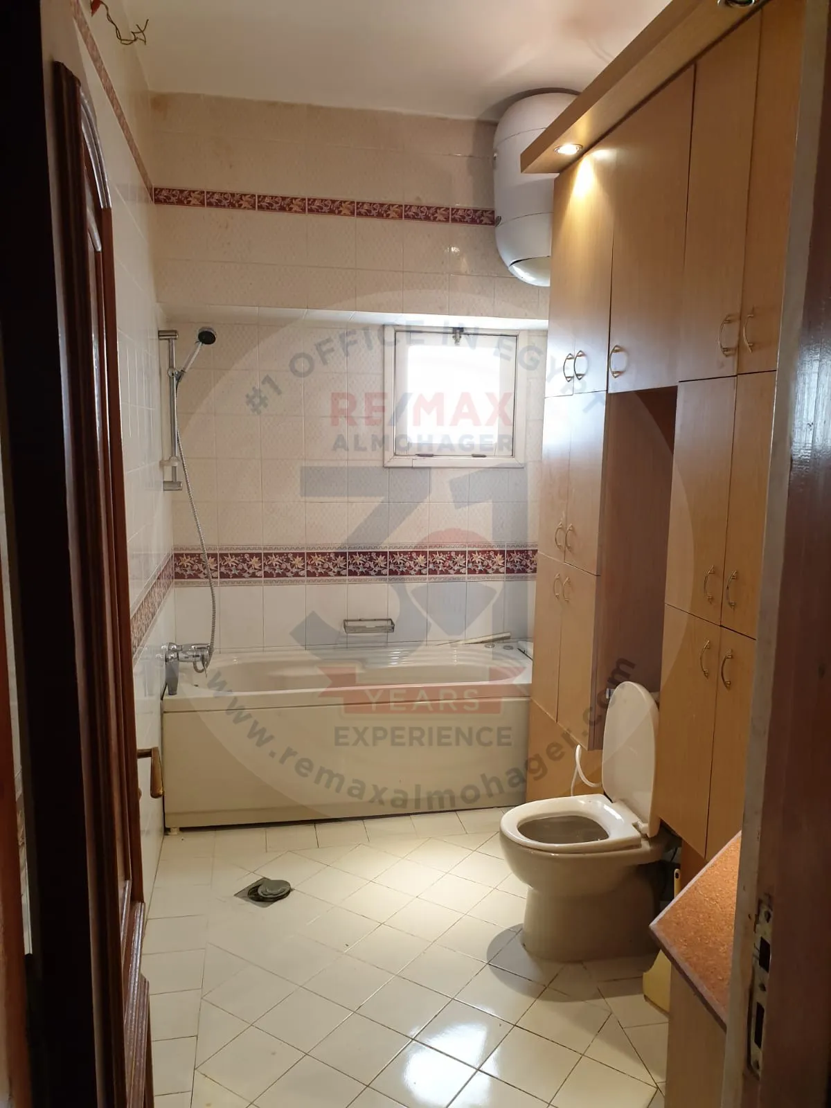 for sale in Ard El Golf apartment