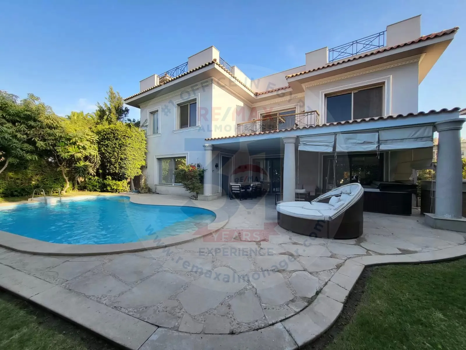 Properties for rent super lux with pool
