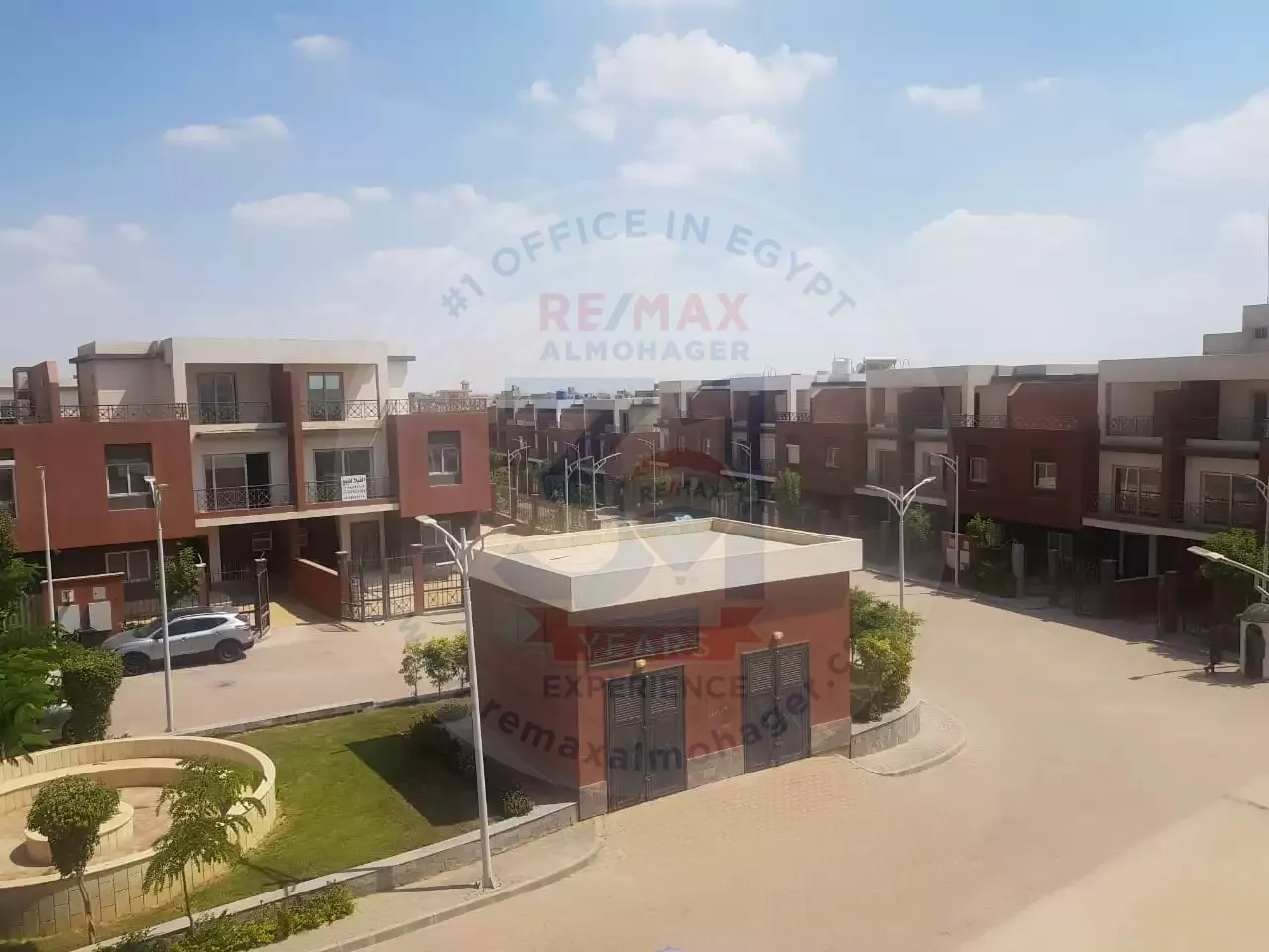 Corner Townhouse 355m² For Sale In Continental Residence