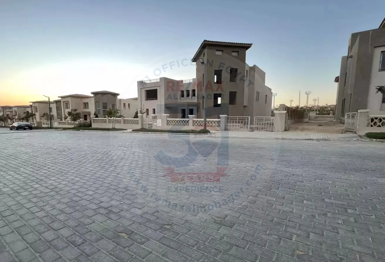 فيلا للبيع في جولف اكستنشن بالم هيلز 854م