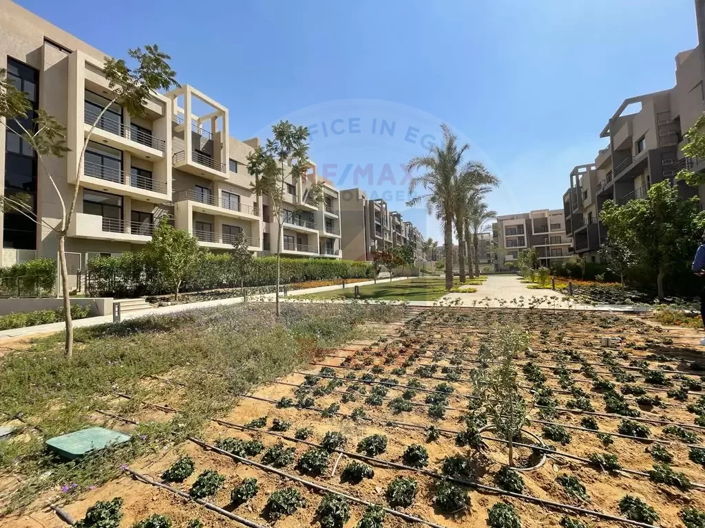 Apartments for sale in Fifth Square New Cairo 205m