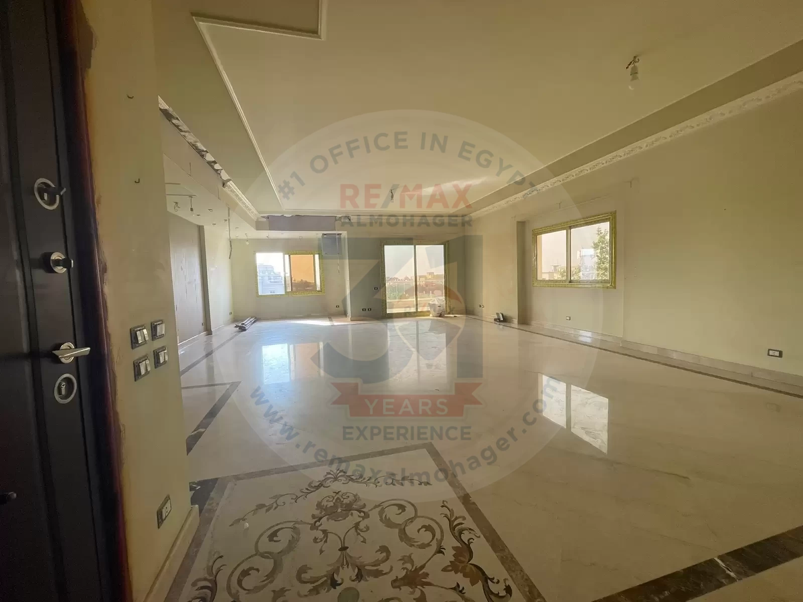 Apartment 250 m for sale in west golf