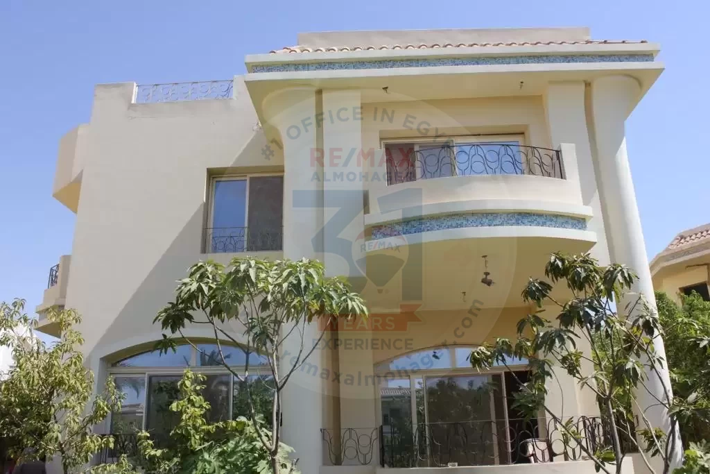 Separate villa for sale in Golden Heights 1
