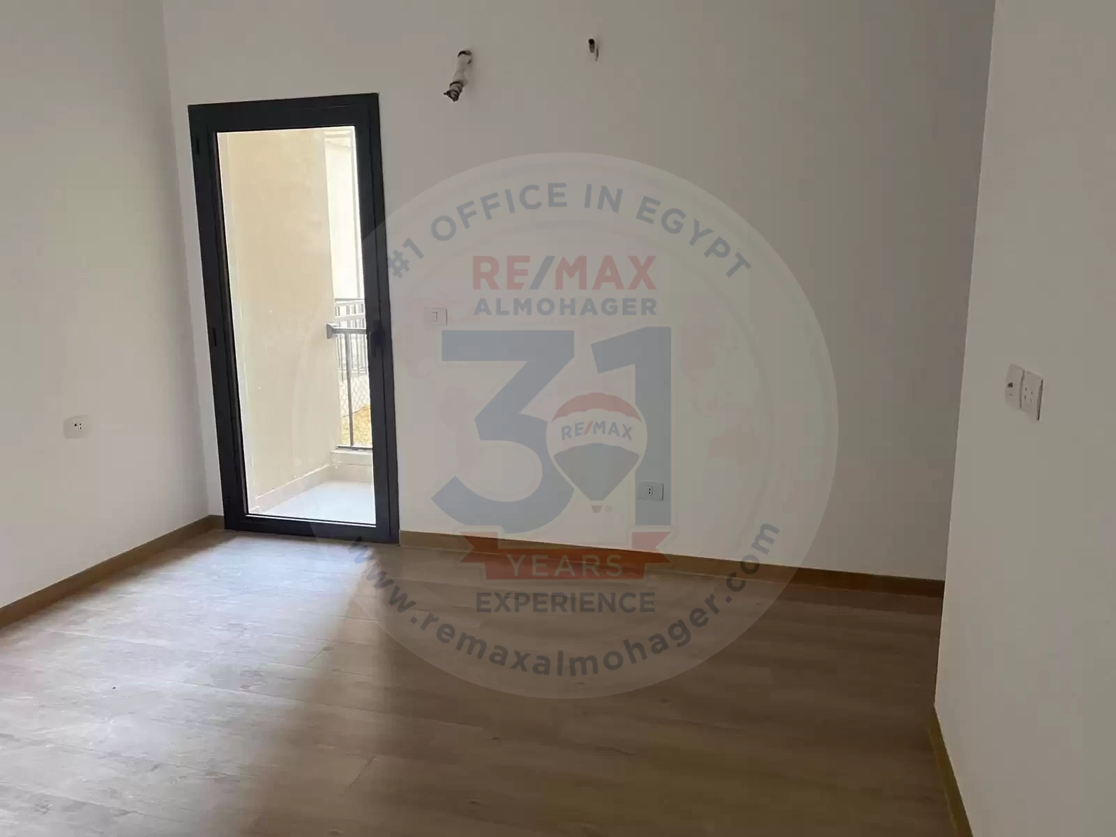 3 Bedrooms apartment for sale with garden  in Marasem