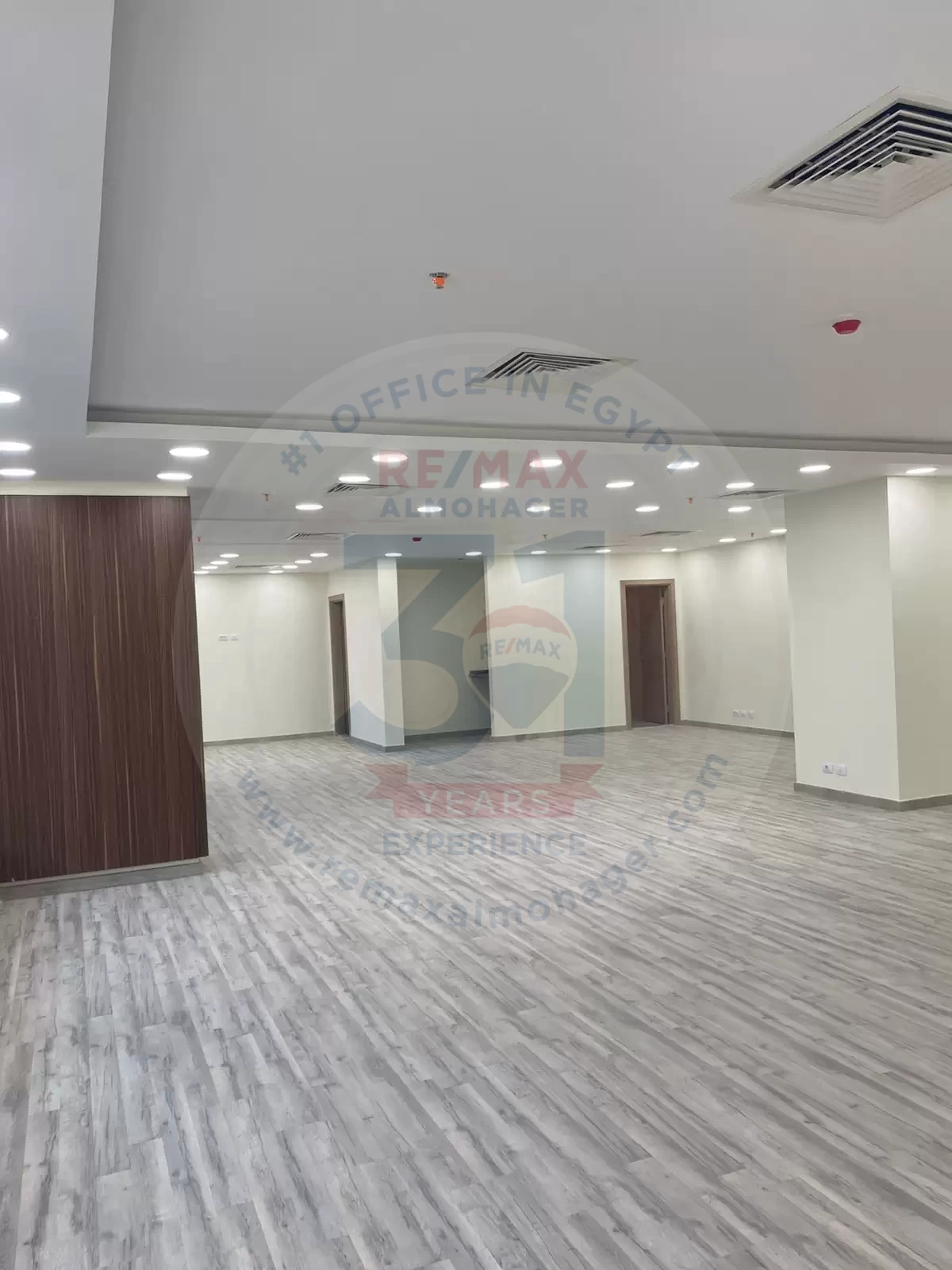 مكتب 200 متر للايجار