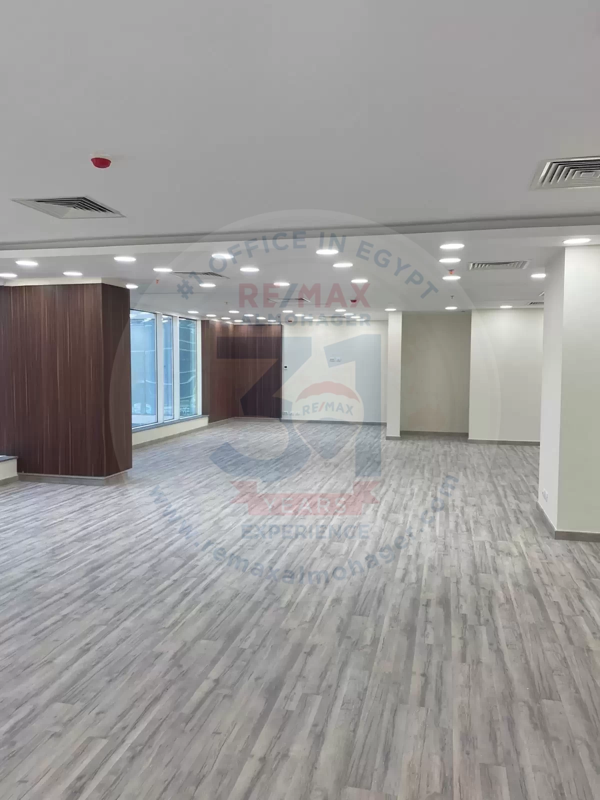 مكتب علي شارع رئيسي للايحار