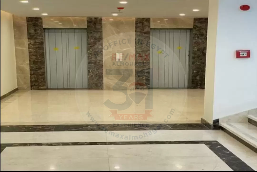 Office on a main street for rent