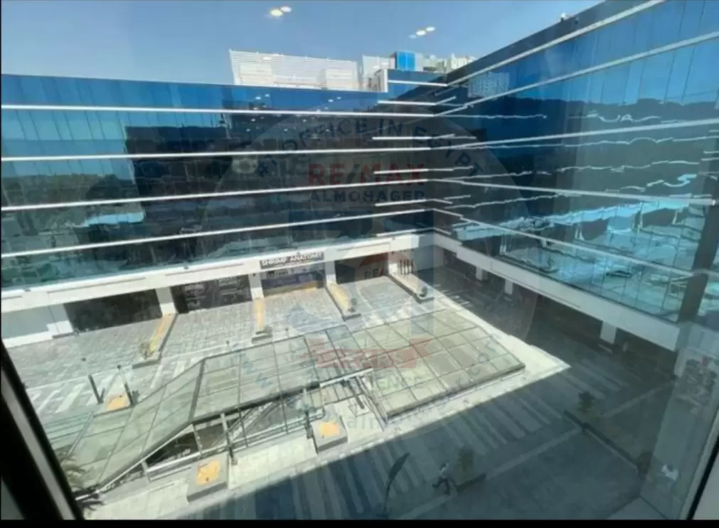 مكتب 200 يطل علي التسعين الشمالي