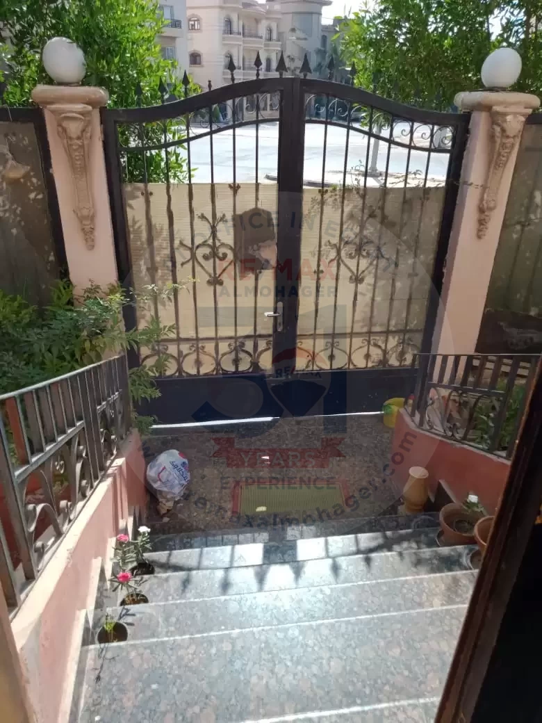 6 Bedroom Duplex for sale in Choueifat