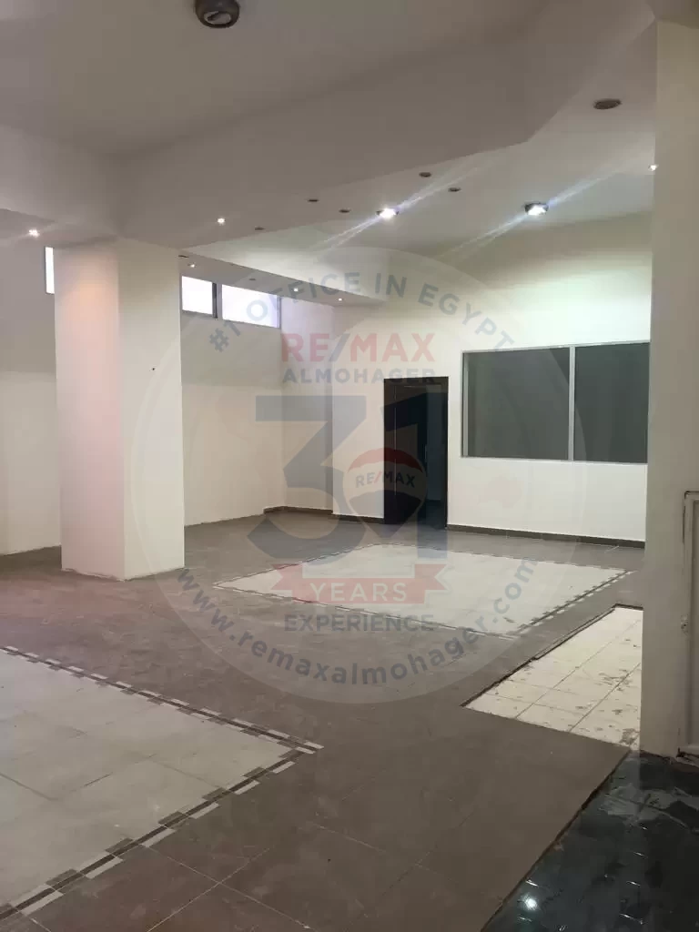 محل 580 متر للإيجار فى شارع أحمد الزمر