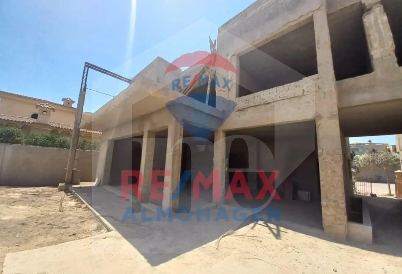 Premium Twin Villa Featuring Swimming Pool in City View Compound