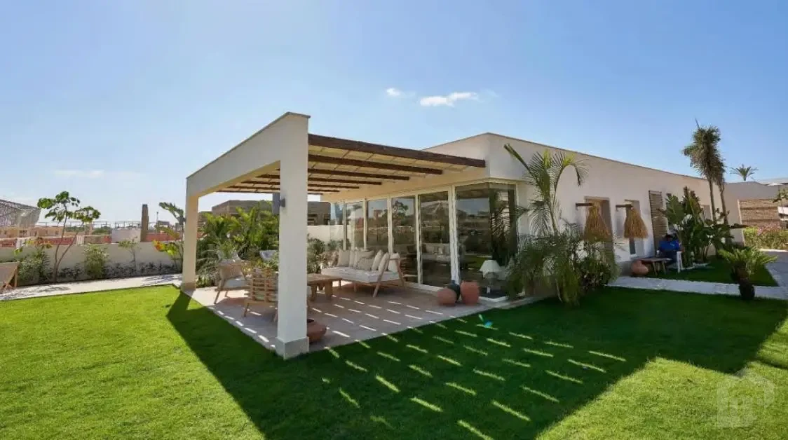 Villa for Sale in Beit Al Bahr