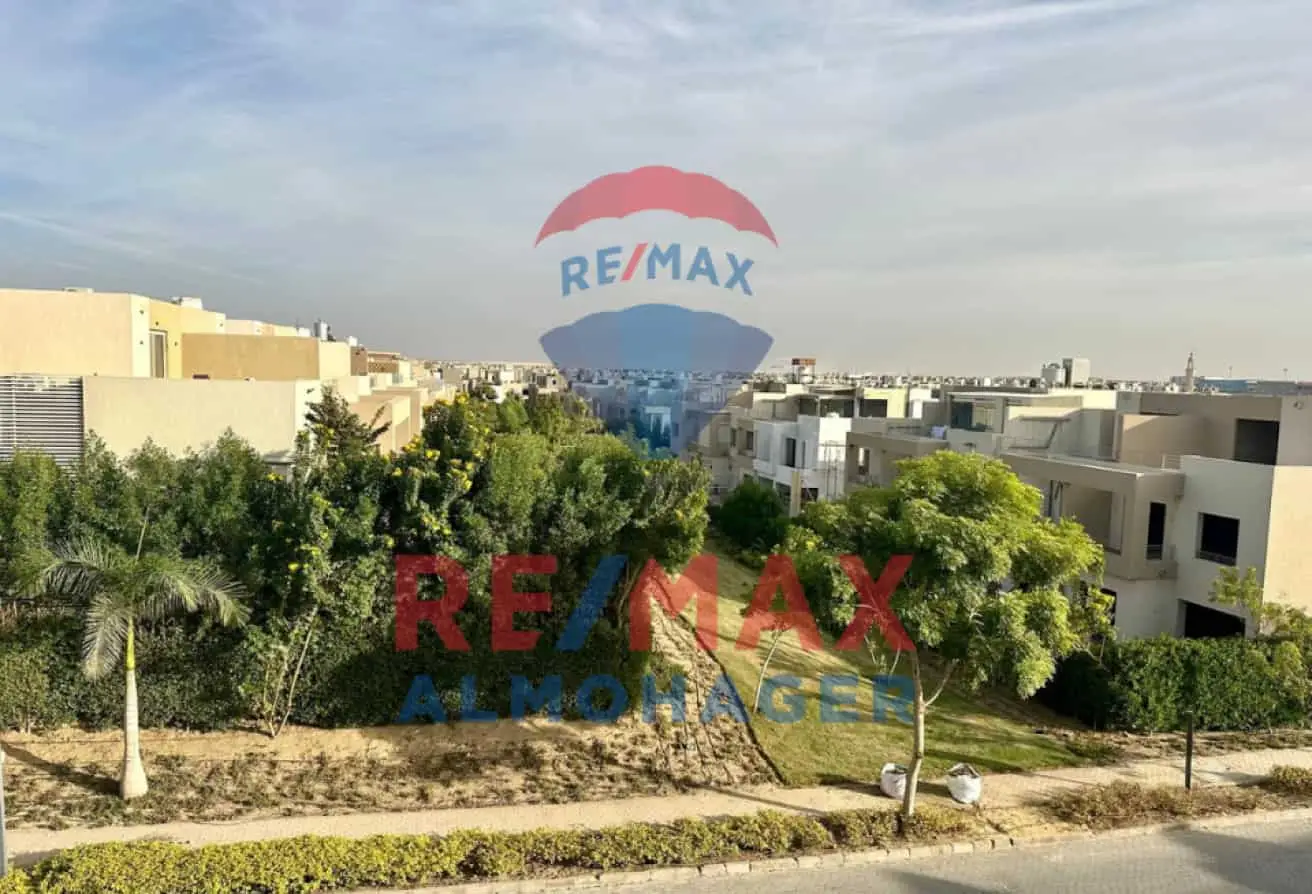 ٣ فيلات فاخرة للبيع في جولف اكستنشن