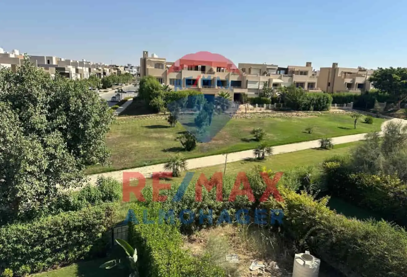 ٣ فيلات فاخرة للبيع في جولف اكستنشن