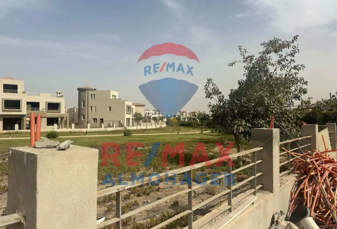 ٣ فيلات فاخرة للبيع في جولف اكستنشن