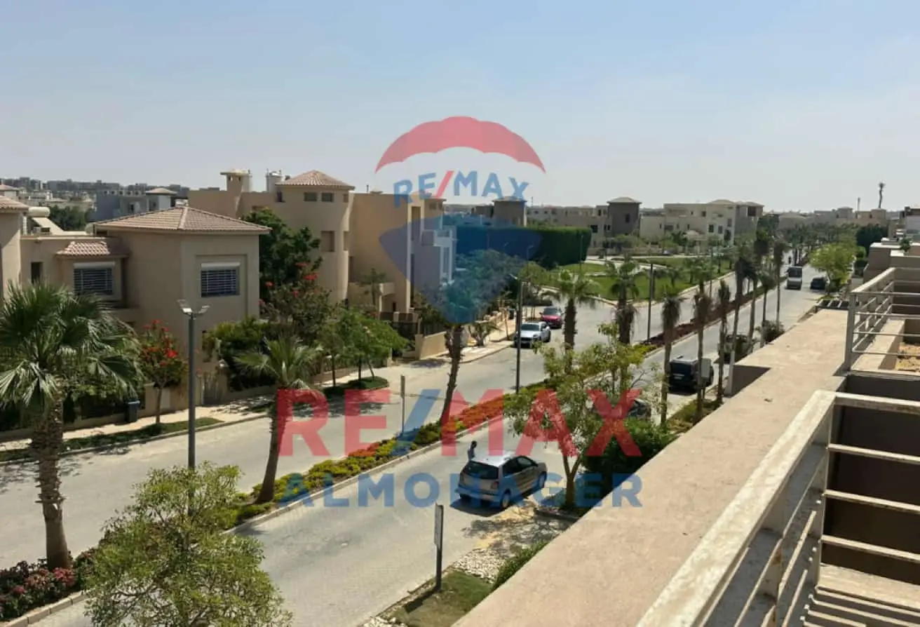٣ فيلات فاخرة للبيع في جولف اكستنشن