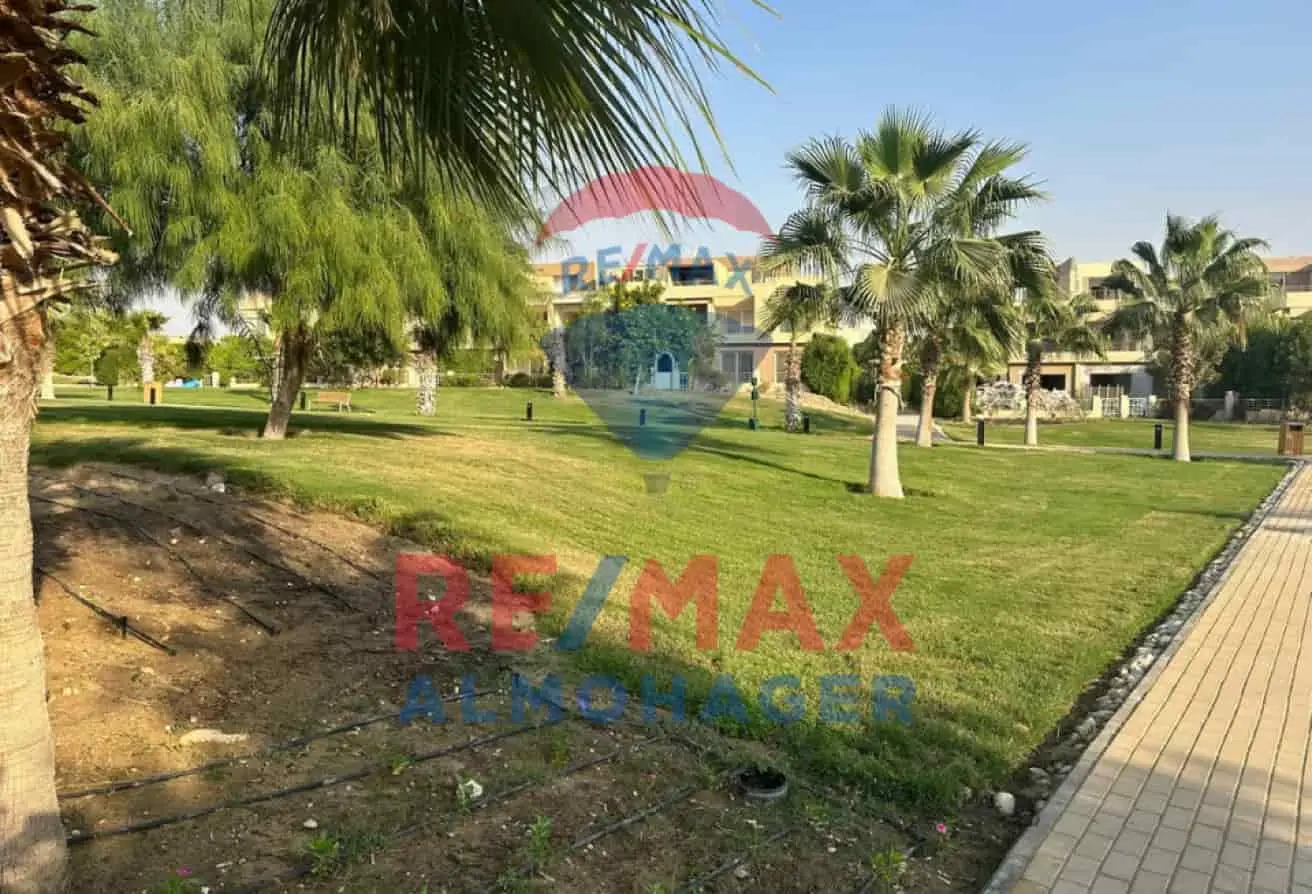 ٣ فيلات فاخرة للبيع في جولف اكستنشن