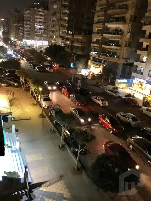 شقة فاخرة مفروشة بالكامل للإيجار في أحدث أبراج شارع حسنين هيكل الرئيسي بمدينة نصر