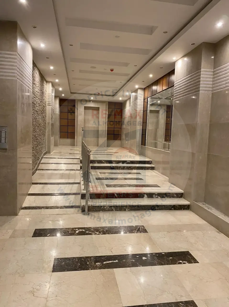 Administrative headquarters for sale next to the American University