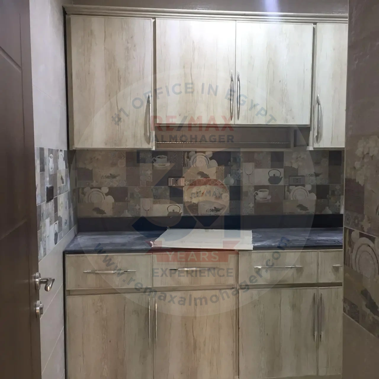 Fully finished administrative headquarters for sale next to the American University