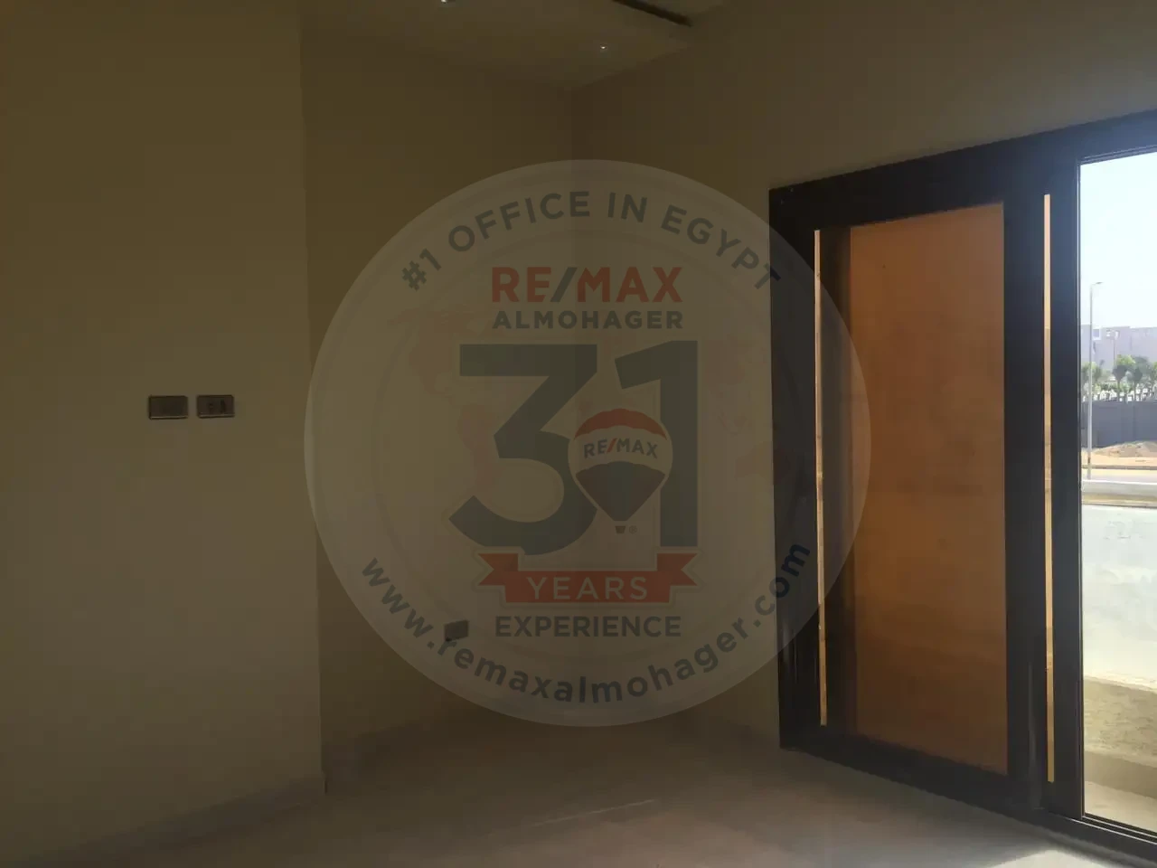 Administrative headquarters 140 meters for sale near Teseen Street