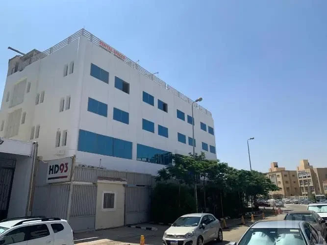 مكتب بموقع مميز للايجار