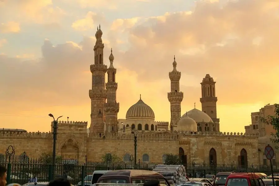 شارع الازهر الرئيسى  للبيع مبنى تجارى بالكامل