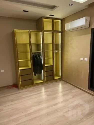 شقة لقطة للبيع المراسم