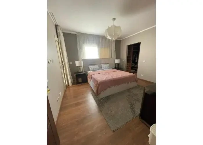 شقه للبيع متشطبه بالكامل في 90 افينيو