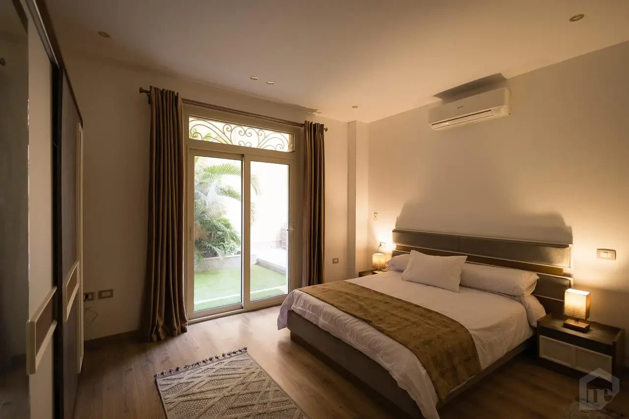 • شقة أرضي مع حديقة خاصة – البنفسج 7