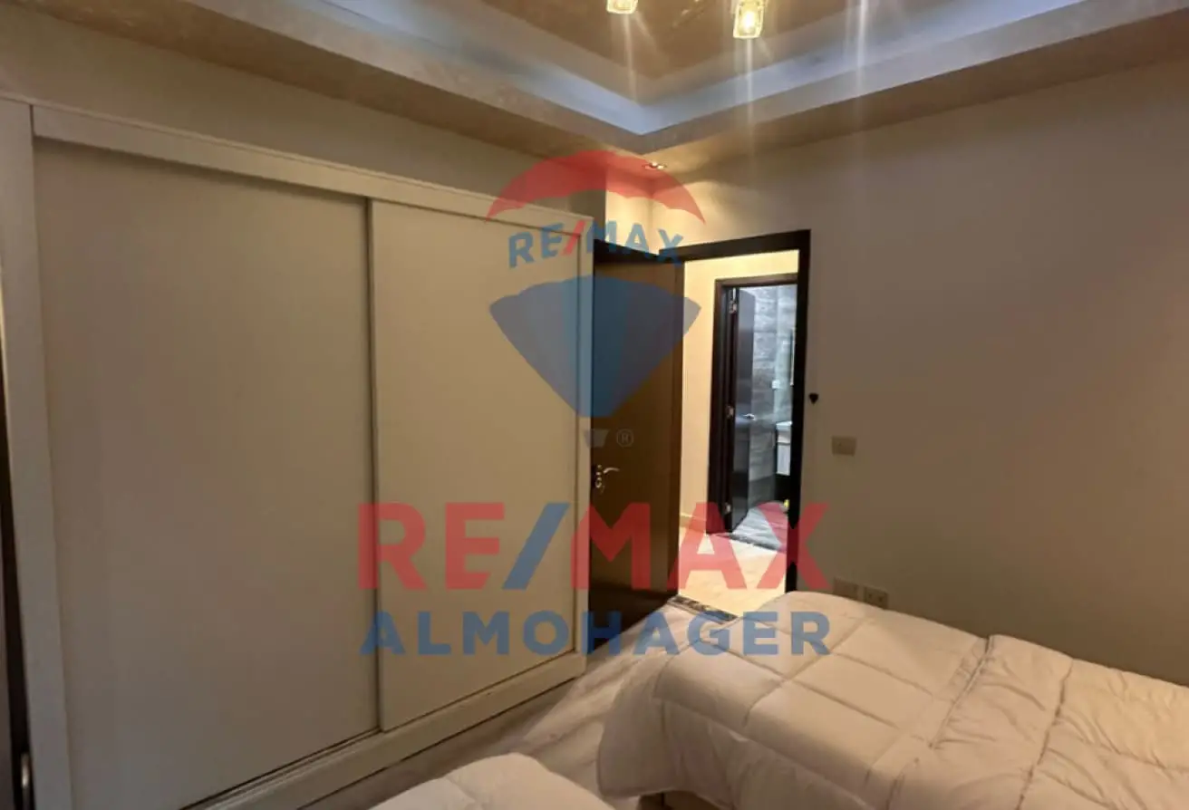 Ideal Home for Singles or Families – Beverly Hills Apartment